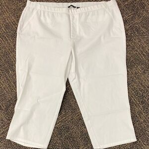 H by Halston white flat front capri pants